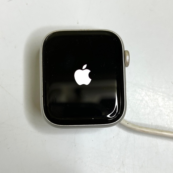 Apple Watch Series 5 GPS 44MM Silver Aluminum Case with White Sport Band - Picture 12 of 14